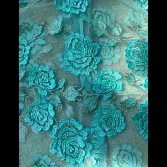 Gorgeous Turquoise and Silver hand made lace dress. - Picture 12 of 13